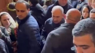 Paşinyana kilsədə hücum etdilər - VİDEO  - YENİLƏNİB