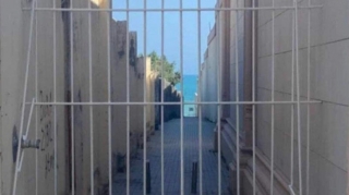 Bakıda çimərliyi insanların üzünə bağladılar   - FOTO