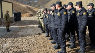 Müdafiə naziri Ermənistanla sərhəddə yerləşən bölmələrdə olub   - VİDEO