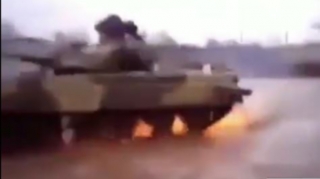 Tankla "avtoşluq" edən Azərbaycan əsgəri  - VİDEO