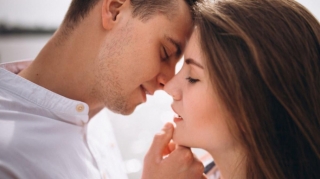 Səhər yola çıxan kişi sürücülərin diqqətinə - Arvadını öpənlər qəzaya düşmür? 