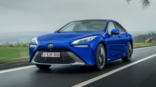 "Toyota Mirai" bir dəfəyə rekord göstəricidə yol qət edib