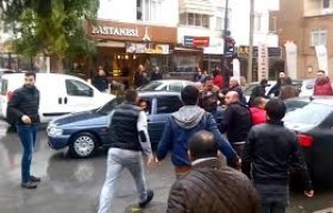 İki sürücünün mübahisəsi kütləvi davaya səbəb oldu - VİDEO