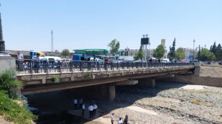 Gəncədə 24 yaşlı oğlan özünü körpüdən atıb   - FOTO