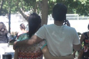 Evdən qaçan gəlin avtovağzalda başqa kişi ilə qol-boyun yaxalandı – VİDEO