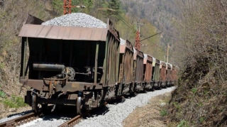 Ermənistanda yük qatarı qəzaya uğradı 