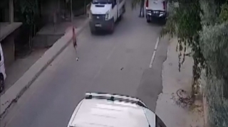 Azyaşlı oğlanın üzərindən yük maşını keçdi - DƏHŞƏT   - VİDEO