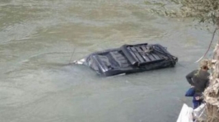 Avtobus aşdı, səkkiz futbolçu həlak oldu