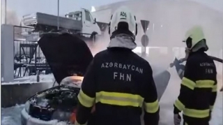 Bakı-Sumqayıt yolunda “BMW” yandı - VİDEO 