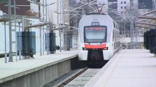 Bakı-Sumqayıt elektrik qatarına daş atararaq şüşəni sındıran azyaşlılar müəyyən edilib - VİDEO 