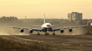 ABŞ-də təyyarə türbülans səbəbindən sərt eniş etdi - Yaralılar var 