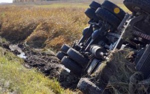 Yük avtomobili dərəyə aşdı: sürücü yaralandı - Qubada