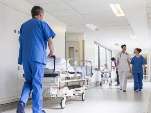 “Mercedes” “QAZ 31”lə toqquşdu: 2 yaralı - Şirvanda