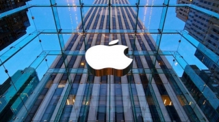 “Apple” ilk dəfə bir maliyyə rübündə rekord gəlir əldə edib