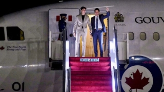 Təyyarəsi xarab olan Trüdo Hindistanı tərk edə bilmədi 