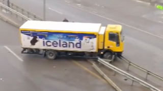 "İceland"in  maşını qəza törətdi - VİDEO 