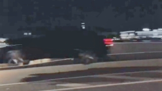 Yolda film kimi hadisə: Sürücü maşını havaya qaldırıb yerə çırpdı - VİDEO