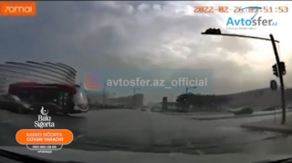 "BakuBus"a məxsus avtobus qırmızıda keçib təhlükə yaratdı  - VİDEO