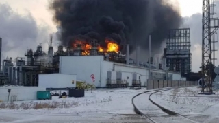 Rusiyada ən böyük neft emalı zavodlarından birində yanğın baş verib  - VİDEO