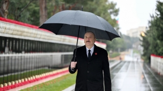 Prezident Şəhidlər xiyabanını ziyarətlə bağlı videoçarx paylaşdı - VİDEO