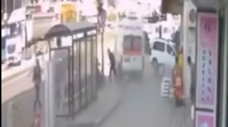 Təcili tibbi yardım avtomobilini qaçırdı, yolda dəhşət saçdı - ANBAAN VİDEO  