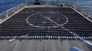 İrandan Yəmənə qanunsuz silah daşıyan gəmi saxlanıldı