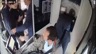 Avtobus sürücüsünü döyən şəxs saxlanıldı - FOTO