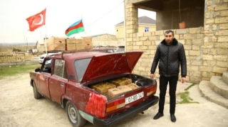 Köhnə avtomobili ilə Türkiyəyə yardım göndərən Sərvər Kahramanmaraşa gedəcək  - FOTO