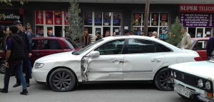 İki avtomobil toqquşdu: xəsarət alanlar var - FOTO