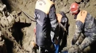 Şəmkirdə iki nəfər torpaq uçqununun altında qaldı 