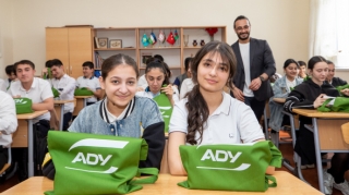 ADY dəmir yollarında təhlükəsizlik qaydalarını məktəblərdə öyrədir - FOTO