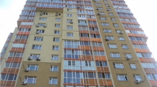 İki oğlunu binadan atan ana ÖZÜ DƏ İNTİHAR ETDİ 