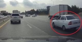 Bakıda "avtoş"luq edən sürücü  qəza törədib qaçdı- 10 SP 096 - VİDEO 