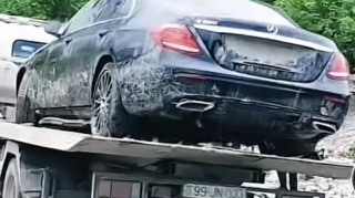 İsmayıllıda sel aparan bahalı maşın kimindir?  - FOTO