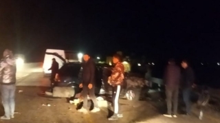 Salyanda avtomobil yük maşınına çırpılıb, ölən və xəsarət alanlar var    - FOTO