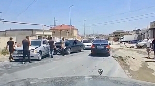 Qayda pozan “Opel” “Mercedes”ləri qəzaya saldı   - VİDEO