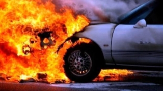 В Баку сгорели два автомобиля 