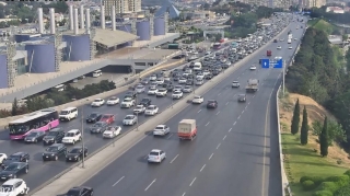 Bakının bəzi yollarında tıxac yaranıb - SİYAHI 