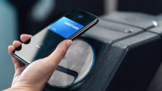 iPhone ilə ödəniş başladı - Apple Pay Azərbayacanda 