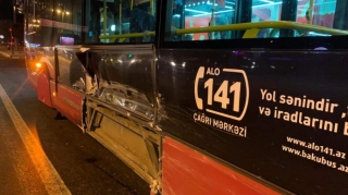Bakıda "protiv" çıxan "Niva" avtobusa çırpıldı   - FOTO