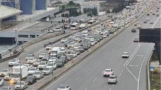 На каких улицах Баку 15 декабря наблюдаются транспортные заторы? 