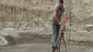 Kürdəmirlilərin KÖRPÜ PROBLEMİ  – “300 metr aralıdakı kəndə 40 km-lik yolla gedirik” – FOTO  