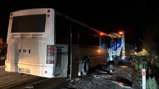 İki sərnişin avtobusu toqquşub, 12 nəfər xəsarət alıb 