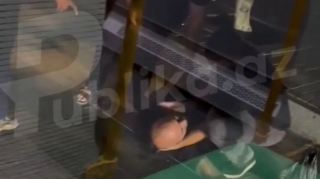 Bakıda avtobusda əlbəyaxa dava - VİDEO