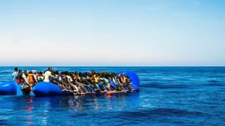 Miqrant daşıyan qayıq aşıb, 40-dan çox insan itkin düşüb 