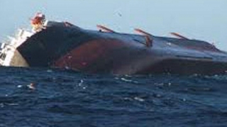 Konqoda 700 sərnişin daşıyan gəmi batdı