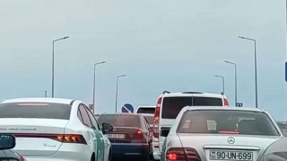 Sumqayıt-Saray yolunda bitməyən tıxaclar: təmir nə vaxt başa çatacaq? - VİDEO