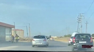 Məhəmmədidə qayda pozan “Mercedes” sürücüsü “KIA”nı vurdu    - VİDEO