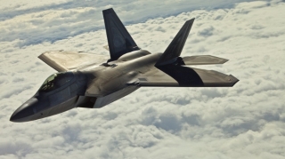 США перебросили в Польшу шесть истребителей F-22