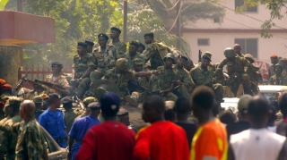 Qvineya prezidenti qiyamçılar tərəfindən saxlanılıb